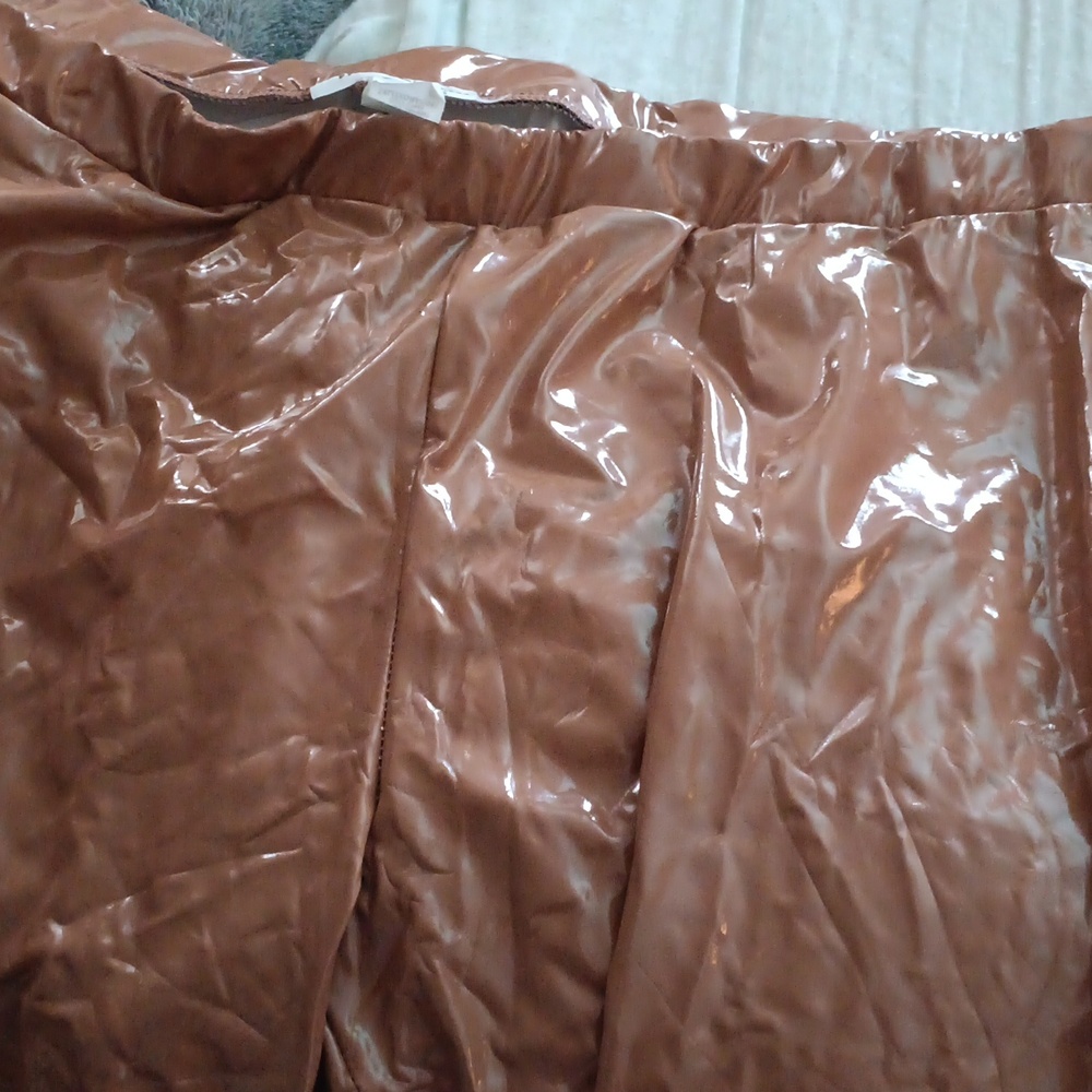 Chic Tan Women's Leggings with Grommet Accents Factory Damage - Picture 4 of 4